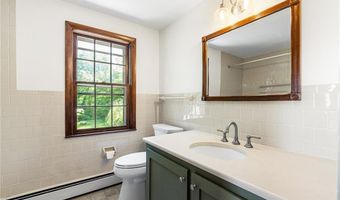 105 Fairfield Dr, North Kingstown, RI 02852
