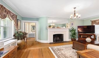 121 Commonwealth Ave, Warwick, RI 02886