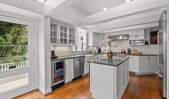 3825 INGOMAR St NW, Washington, DC 20015