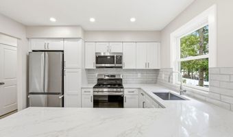 60 Woodland Rd, Bayville, NJ 08721