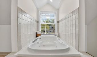 5713 19TH St N, Arlington, VA 22205