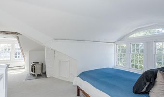 3 Vicksburg Pl, Newport, RI 02840