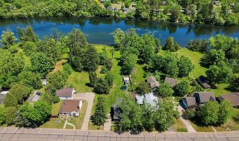 338 N Main St, Amherst, WI 54406