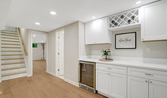 4006 JUSTINE Dr, Annandale, VA 22003