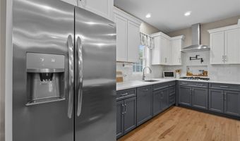 81 Golden View Dr, Johnston, RI 02919