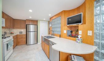 152 Crompton Ave 12, East Greenwich, RI 02818