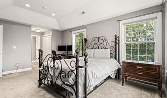 60 Camelot Dr, Bedford, NH 03110