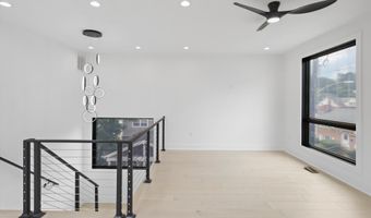 2007 S JOYCE St, Arlington, VA 22202