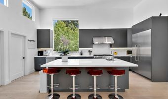 3843 Hayvenhurst Ave, Encino, CA 91436