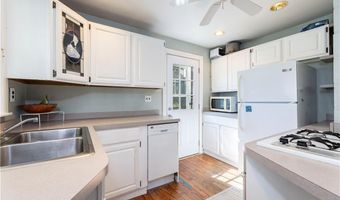 43 Flintstone Rd, Narragansett, RI 02882