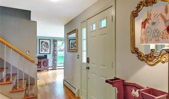 4 Fourth St, Barrington, RI 02806
