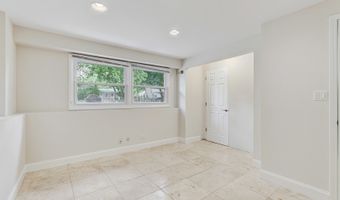 223 W Tanglewood Dr, Arlington Heights, IL 60004
