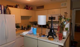 345 LAKEPOINTE Dr 204, Altamonte Springs, FL 32701