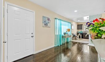 2118 W Crestwood Ln, Anaheim, CA 92804