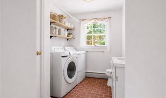 46 North Rd, Jamestown, RI 02835