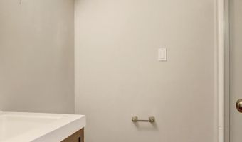 2935 LANDOVER St, Alexandria, VA 22305