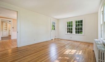 5 Phillips Rd, Falmouth, ME 04105