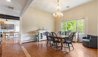 80 Woodbridge Dr, East Greenwich, RI 02818