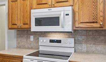 1105 Chapel St, Baldwin City, KS 66006