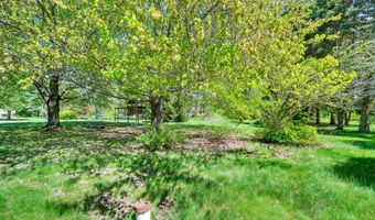 6 Victoria Dr, Colchester, CT 06415