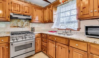 107 Jacks Ln, Bonneau, SC 29431