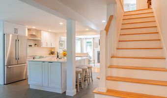 32 Pleasant Hill Rd, Falmouth, ME 04105