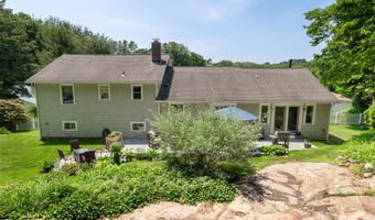 31 Wildwood Dr, Branford, CT 06405