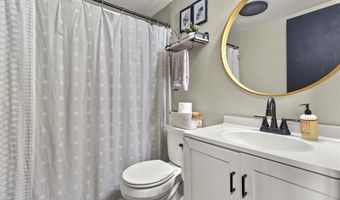 210 E GREENFIELD Ave, Algoma, WI 54201