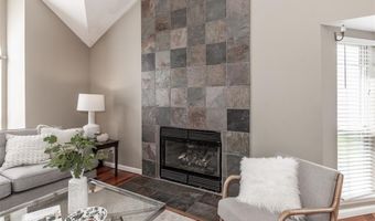 1048 Oak Glen Cir, Ballwin, MO 63021