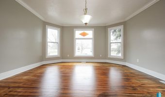 111 N 6th St, Beresford, SD 57004