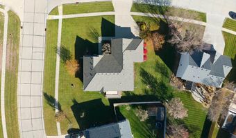 912 10th Avenue Pl, Altoona, IA 50009