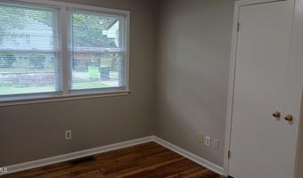 102 S Tunstall Ave, Apex, NC 27502