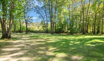 24 GREENWOOD Ln, Lincoln, RI 02865