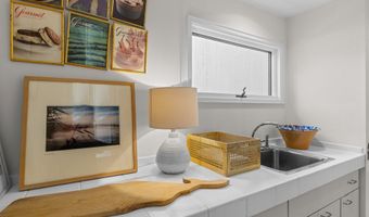 24 Sarahs Path, Amagansett, NY 11930