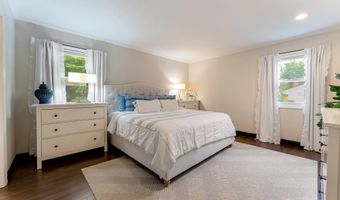 486 Edgeworthe Dr SE, Ada, MI 49301