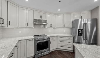 2 School St 130, Lincoln, RI 02802