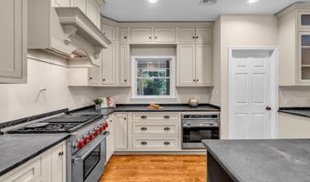 10 Greenwood Pl, Middletown, NJ 07748