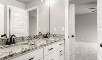 19 Kirkcudbright Ln, Bella Vista, AR 72715