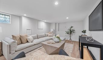 2777 Donna Dr, Columbus, OH 43220