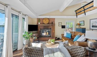 35 Greenwood Rd, Amherst, NH 03031