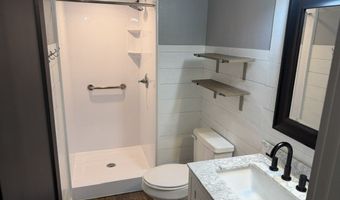 527 Village Ct, Altoona, IA 50009