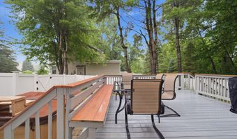 106 Halfmoon Dr, Altamont, NY 12009