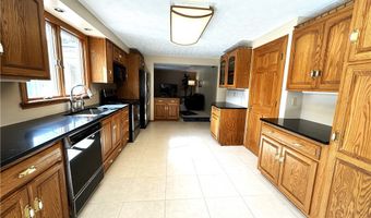 6670 Summit Dr, Canfield, OH 44406