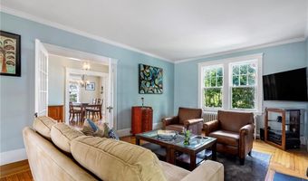 27 Cranston Ave, Newport, RI 02840