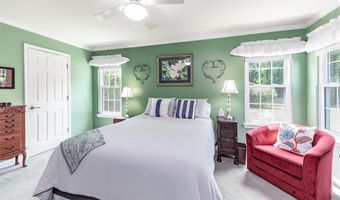 765 Spring Hill Farm Dr, Ballwin, MO 63021