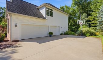 780 S Sussex Ct, Aurora, OH 44202