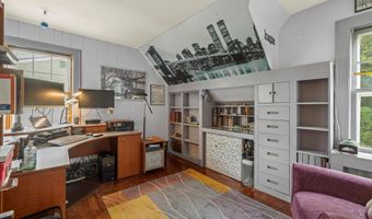 42 Robbins Ave, Amityville, NY 11701