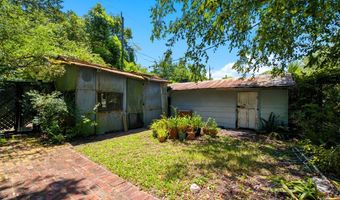 34 7th St, Apalachicola, FL 32320