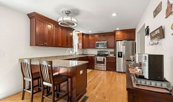 34 Amesbury Ave, Amesbury, MA 01913