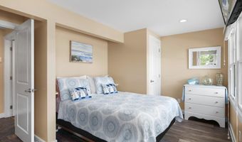 17 E 14TH St, Barnegat Light, NJ 08006